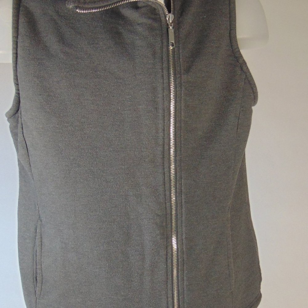 SLEEVELESS SWEATER VEST